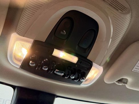 Used 2022 MINI Cooper 2-Door Hardtop w/ Premium Package image 51