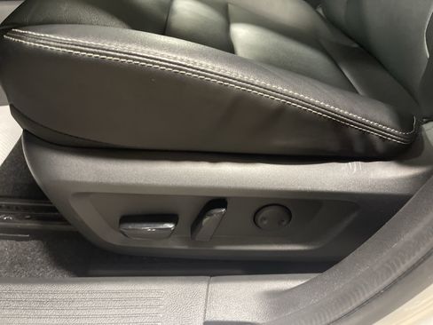 Used 2022 Nissan Rogue SL w/ SL Premium Package image 11