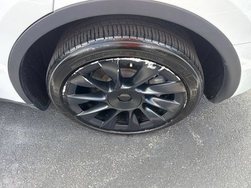 Used 2021 Tesla Model Y Long Range AWD/4WD image 13