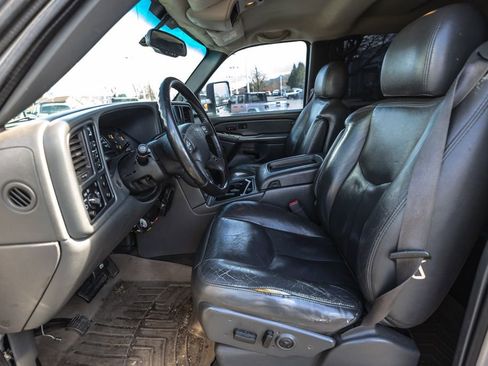 Used 2005 Chevrolet Silverado 2500 LT w/ Heavy-Duty Power Package image 20