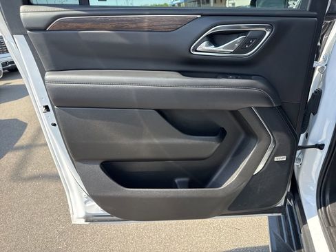 Used 2023 Chevrolet Suburban Premier image 30