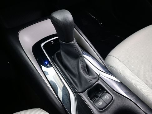 Used 2020 Toyota Corolla LE image 20