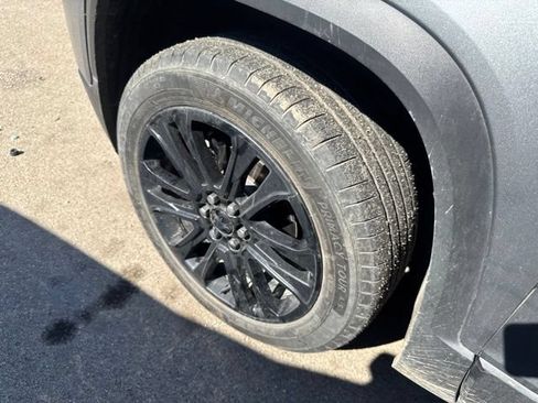 Used 2023 GMC Acadia SLT w/ Elevation Edition FWD image 9