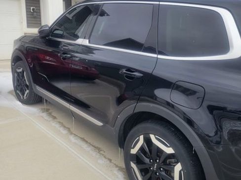 Used 2023 Kia Telluride EX w/ EX Captain's Chair Package image 8