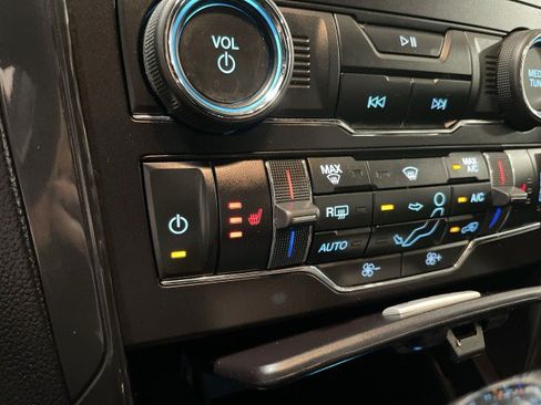 Used 2018 Ford Explorer XLT w/ Equipment Group 202A AWD/4WD image 20