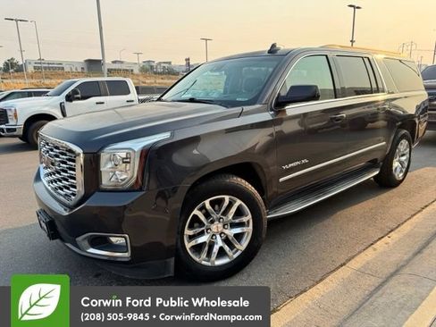 Used 2018 GMC Yukon XL SLT w/ Premium Edition AWD/4WD image 3