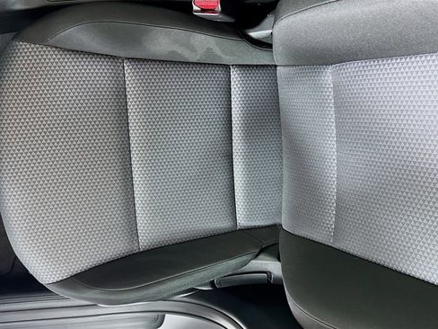 Used 2025 Kia Soul LX w/ LX Technology Package image 19