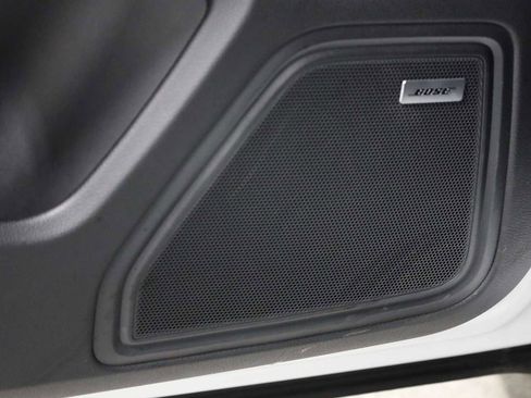 Certified 2025 Porsche Macan image 17