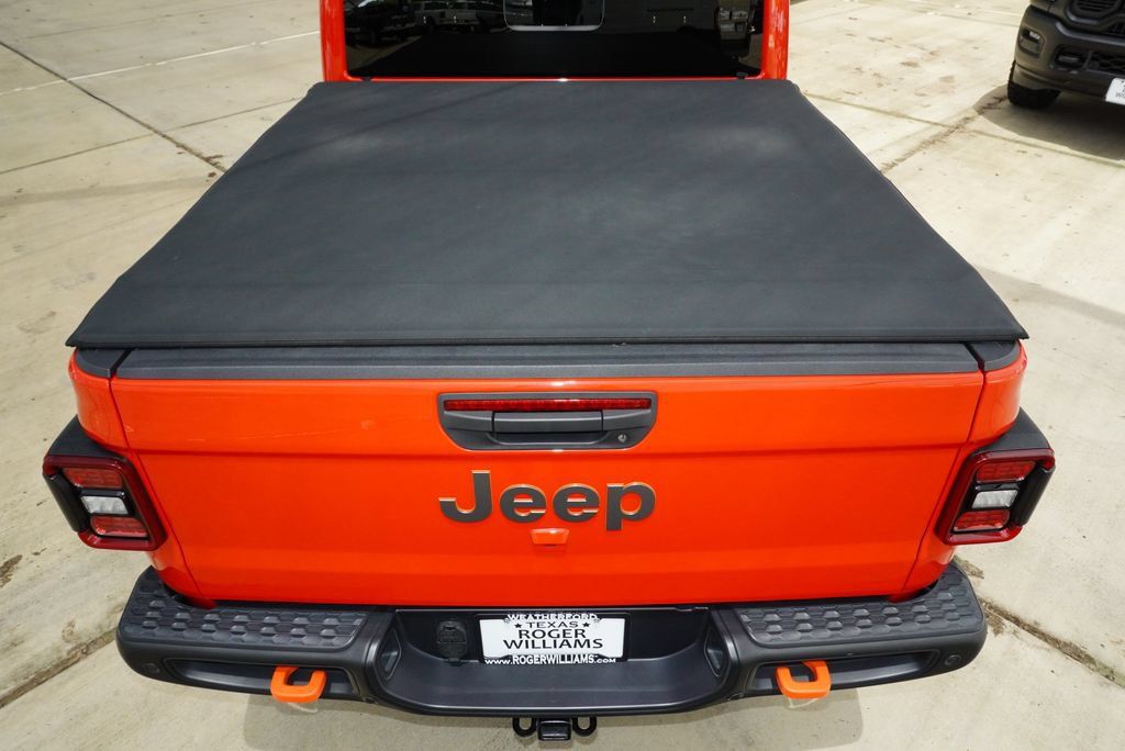 Used 2024 Jeep Gladiator Mojave AWD/4WD image 28