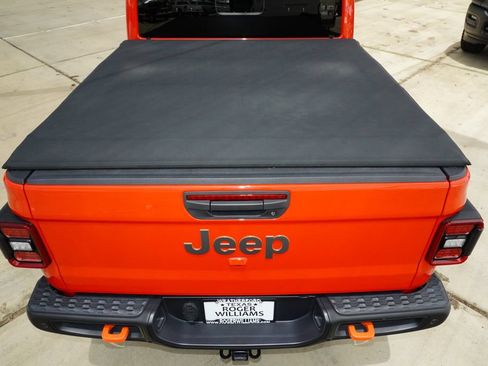 Used 2024 Jeep Gladiator Mojave AWD/4WD image 28