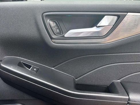 Used 2022 Ford Escape Titanium w/ Class II Trailer Tow Package image 9