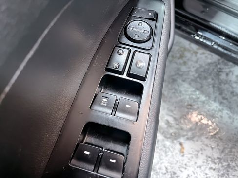 Used 2019 Hyundai Elantra SE w/ Cargo Package image 13