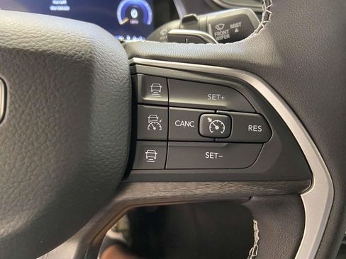 New 2025 Jeep Grand Cherokee Limited w/ Luxury Tech Group II image 21