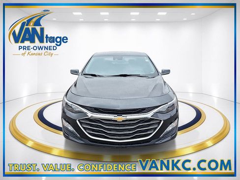 Used 2025 Chevrolet Malibu LT image 2