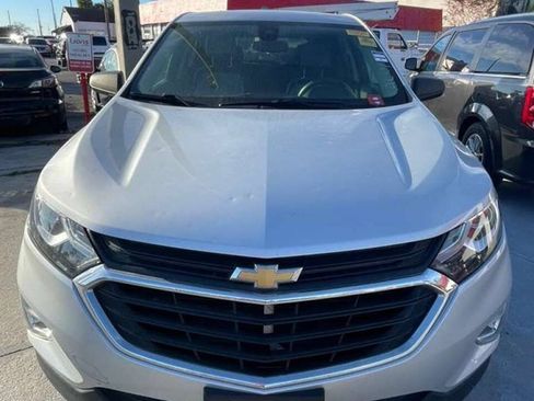 Used 2021 Chevrolet Equinox LS w/ LS Convenience Package FWD image 1
