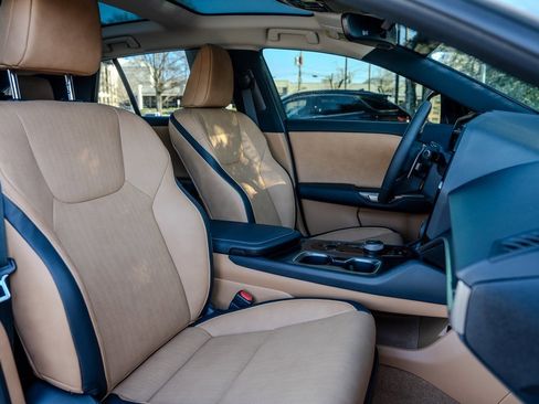 Used 2025 Lexus RZ 300e image 21