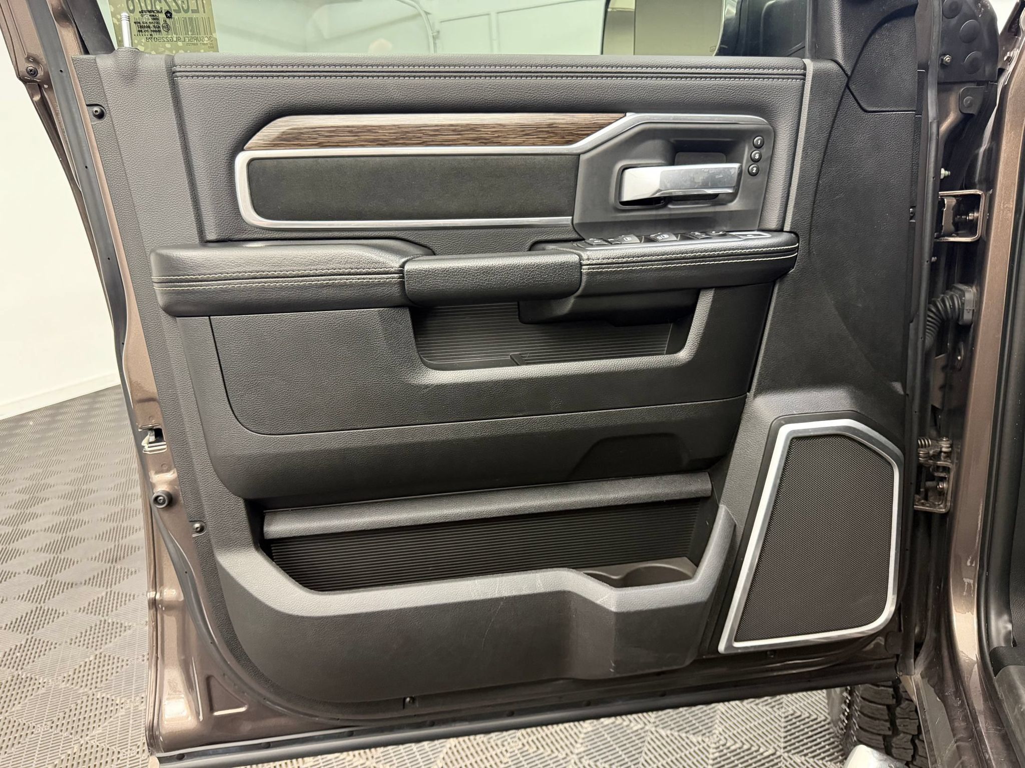 Used 2020 RAM 2500 Laramie AWD/4WD image 11
