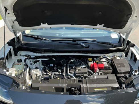 Used 2025 Nissan Kicks SR w/ SR Premium Package FWD image 29