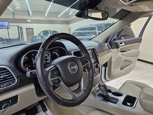 Used 2018 Jeep Grand Cherokee Overland RWD image 20