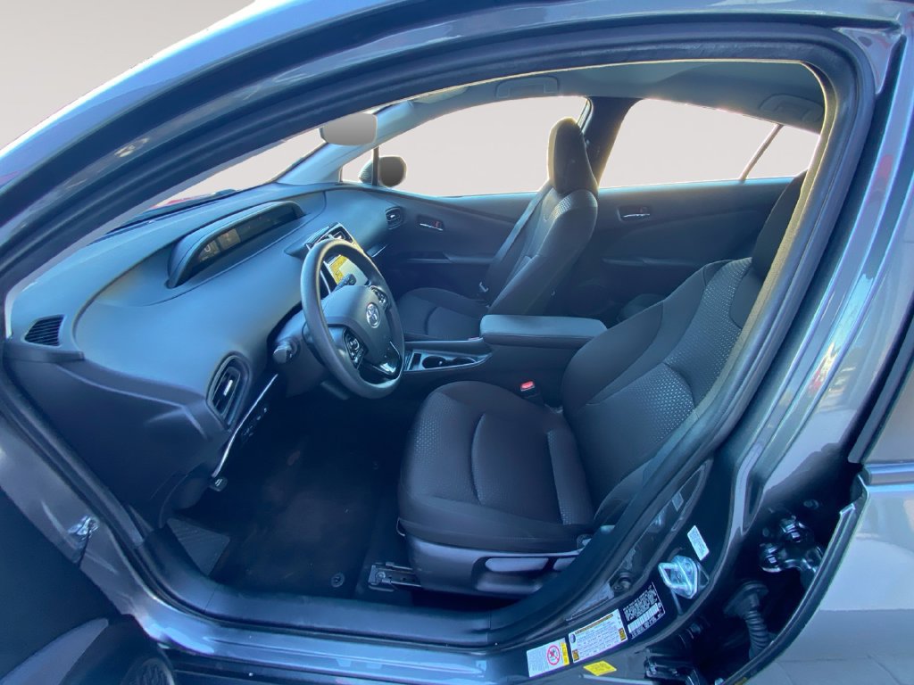Used 2022 Toyota Prius LE AWD/4WD image 9
