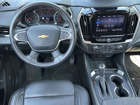 Used 2020 Chevrolet Traverse LT w/ LT Premium Package AWD/4WD image 9