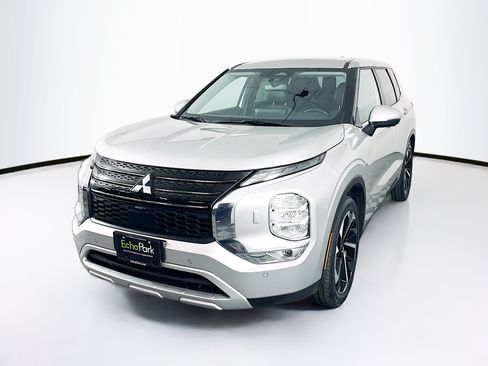 Used 2024 Mitsubishi Outlander SE AWD/4WD image 3