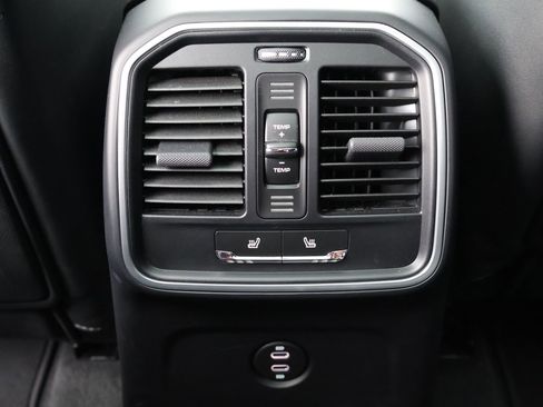 Certified 2026 Porsche Macan AWD/4WD image 24