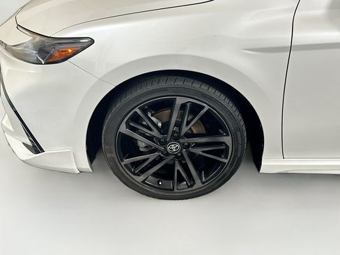 Used 2025 Toyota Camry XSE FWD image 11
