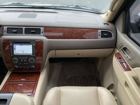 Used 2013 Chevrolet Avalanche LTZ image 57