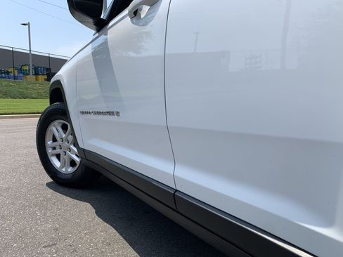 Certified 2023 Jeep Grand Cherokee Laredo w/ Luxury Tech Group I RWD image 40