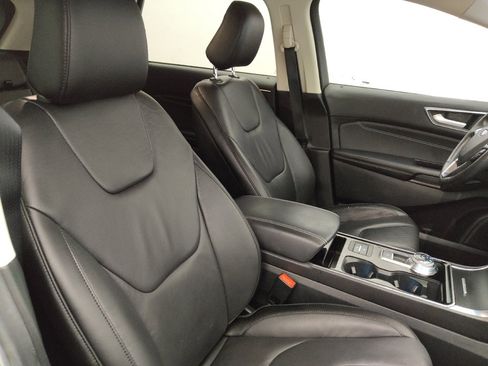 Used 2020 Ford Edge Titanium FWD image 21