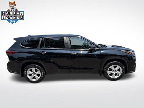 Used 2023 Toyota Highlander LE AWD/4WD image 9