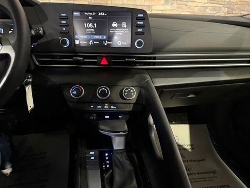 New 2025 Hyundai Elantra SE image 19