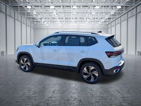 New 2026 Volkswagen Taos SE image 2