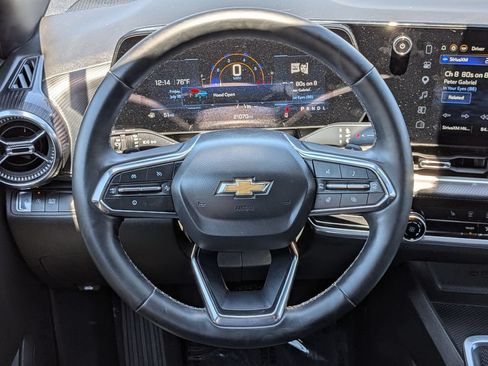 Used 2025 Chevrolet Equinox LT FWD image 17