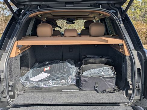 New 2026 Land Rover Range Rover SE image 27