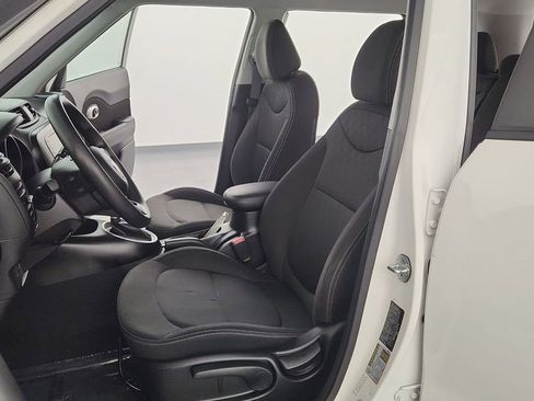 Used 2018 Kia Soul FWD image 13