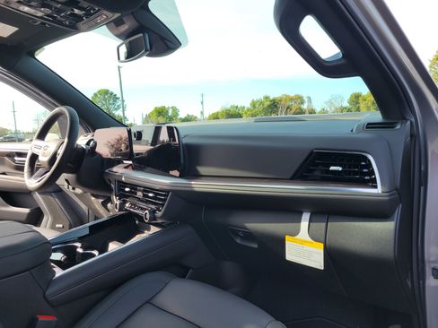 Used 2026 Chevrolet Tahoe Z71 w/ Comfort Package image 30