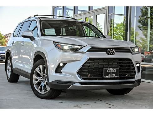 Used 2024 Toyota Grand Highlander AWD image 1