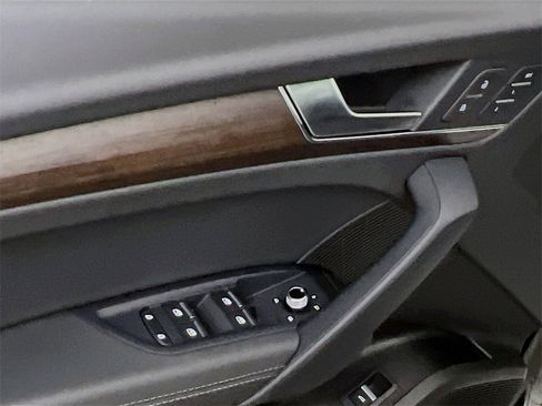 Used 2024 Audi Q5 2.0T Premium Plus image 19