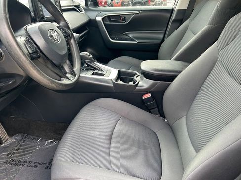 Used 2020 Toyota RAV4 LE image 11