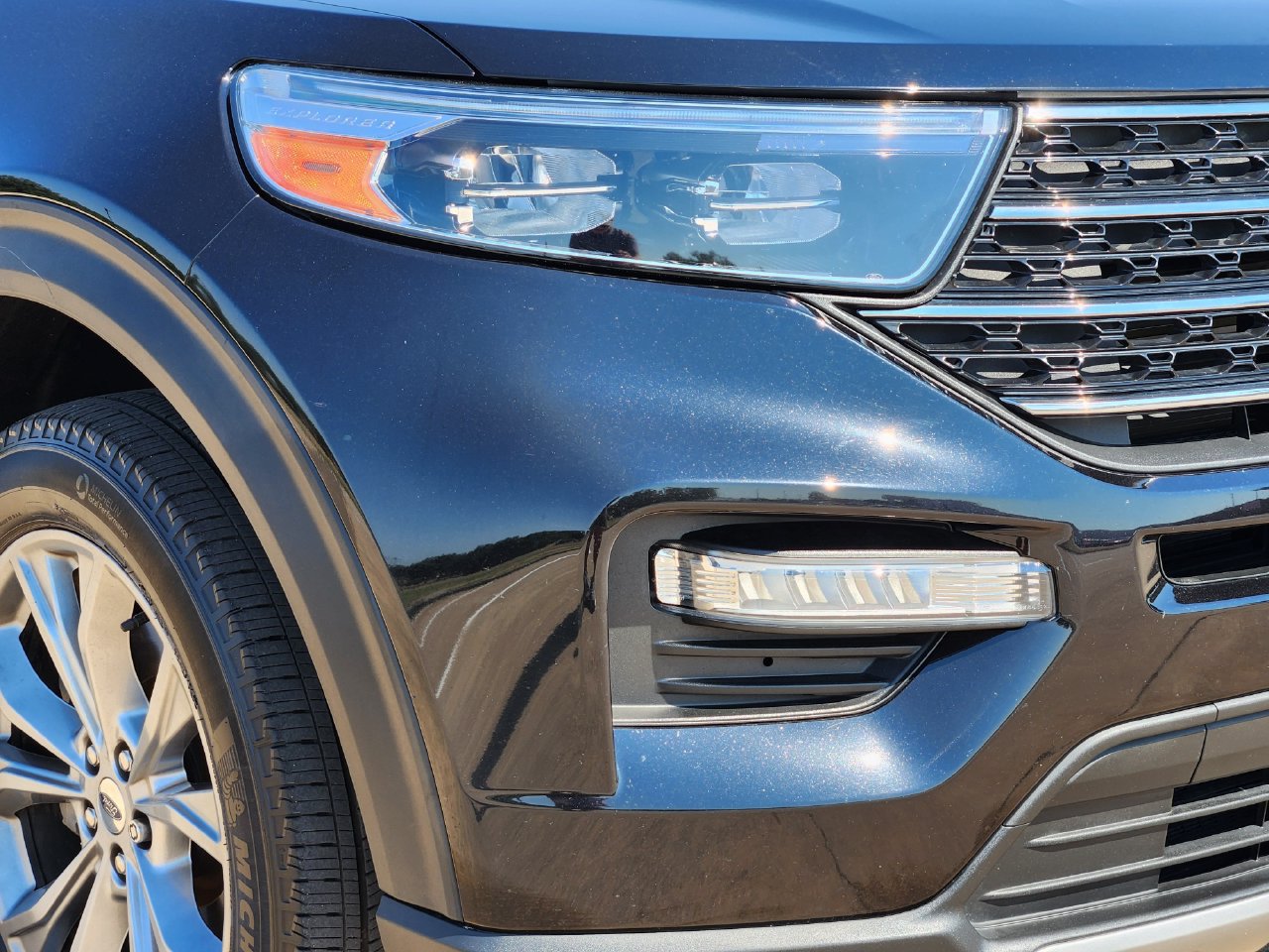 Used 2024 Ford Explorer XLT w/ Equipment Group 202A AWD/4WD image 6