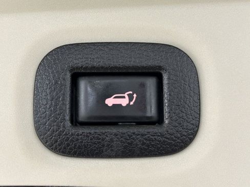 Used 2019 Nissan Rogue SV image 19