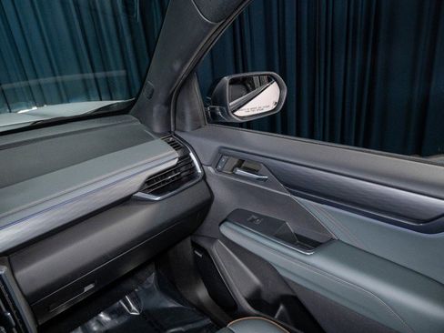 Used 2024 GMC Acadia AT4 w/ Luxury Package image 28