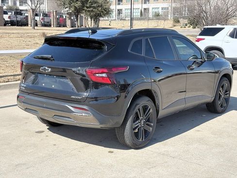Used 2025 Chevrolet Trax ACTIV w/ Sunroof Package image 4