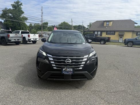Used 2025 Nissan Rogue SV AWD/4WD image 8