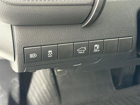 Used 2020 Toyota Camry SE image 14