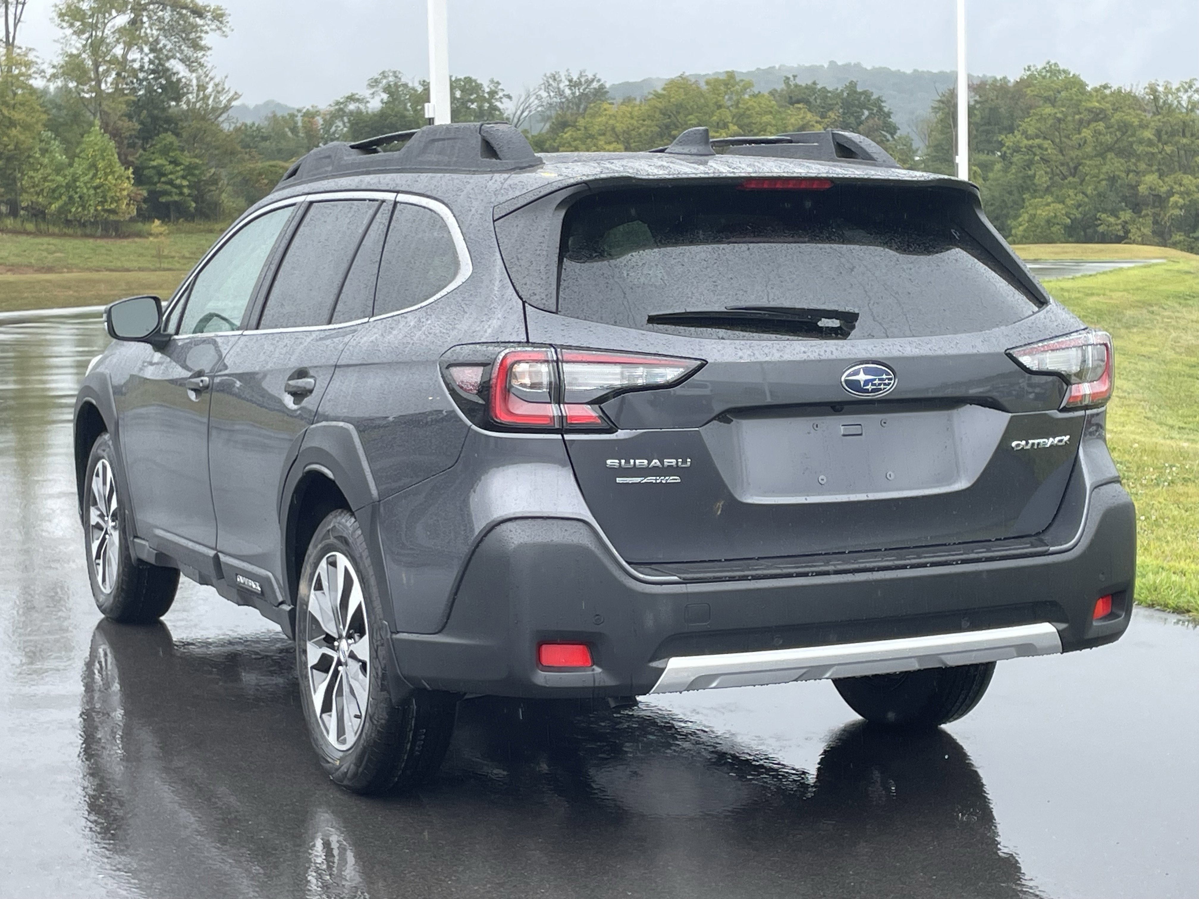 Used 2025 Subaru Outback Limited AWD/4WD image 4