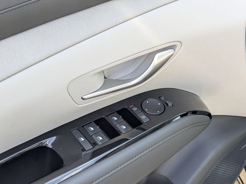 New 2025 Hyundai Tucson Limited image 16