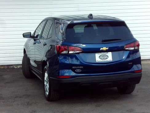 Used 2022 Chevrolet Equinox LS w/ LS Convenience Package AWD/4WD image 3